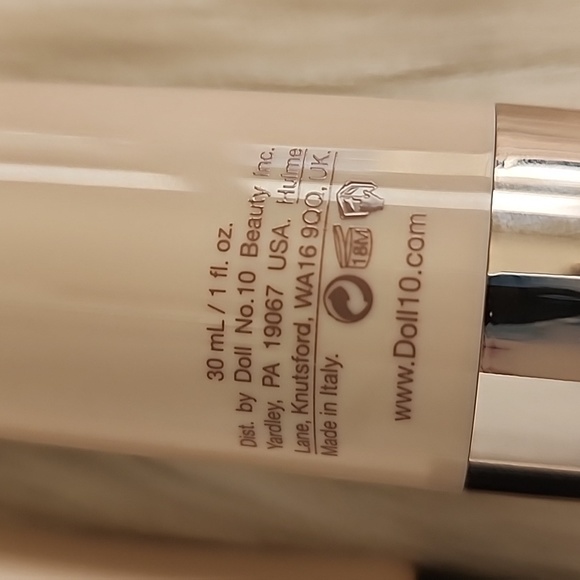 DOLL 10 HydraLux Smoothing Foundation in FAIR NWT - Picture 4 of 6